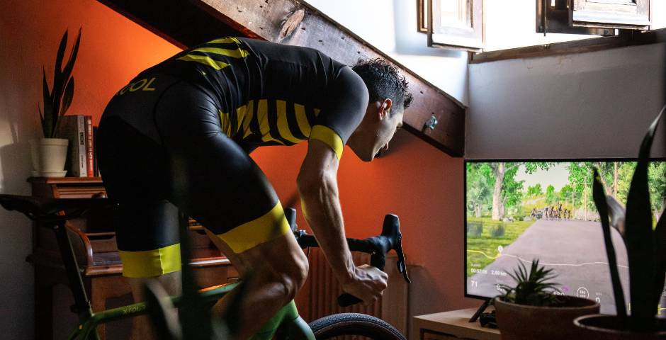 Ventajas del ciclismo indoor frente al ciclismo en carretera